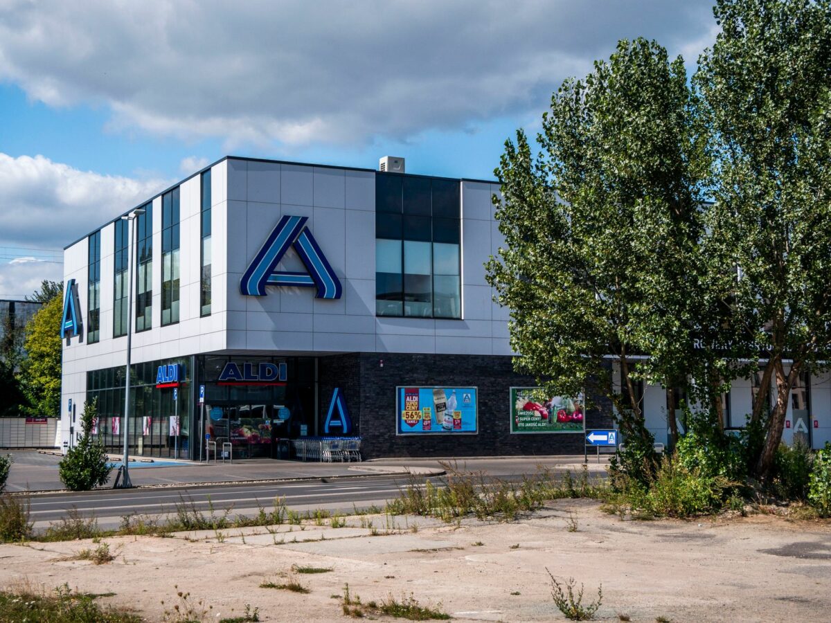 Carrefour abaisse ses objectifs 2026 après le saccage d'une cinquantaine de supermarchés
