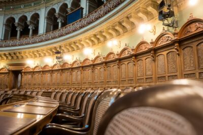 Budget de la Sécu 2027 en séance : indemnités de rupture, prime de partage et jours de repos rachetés